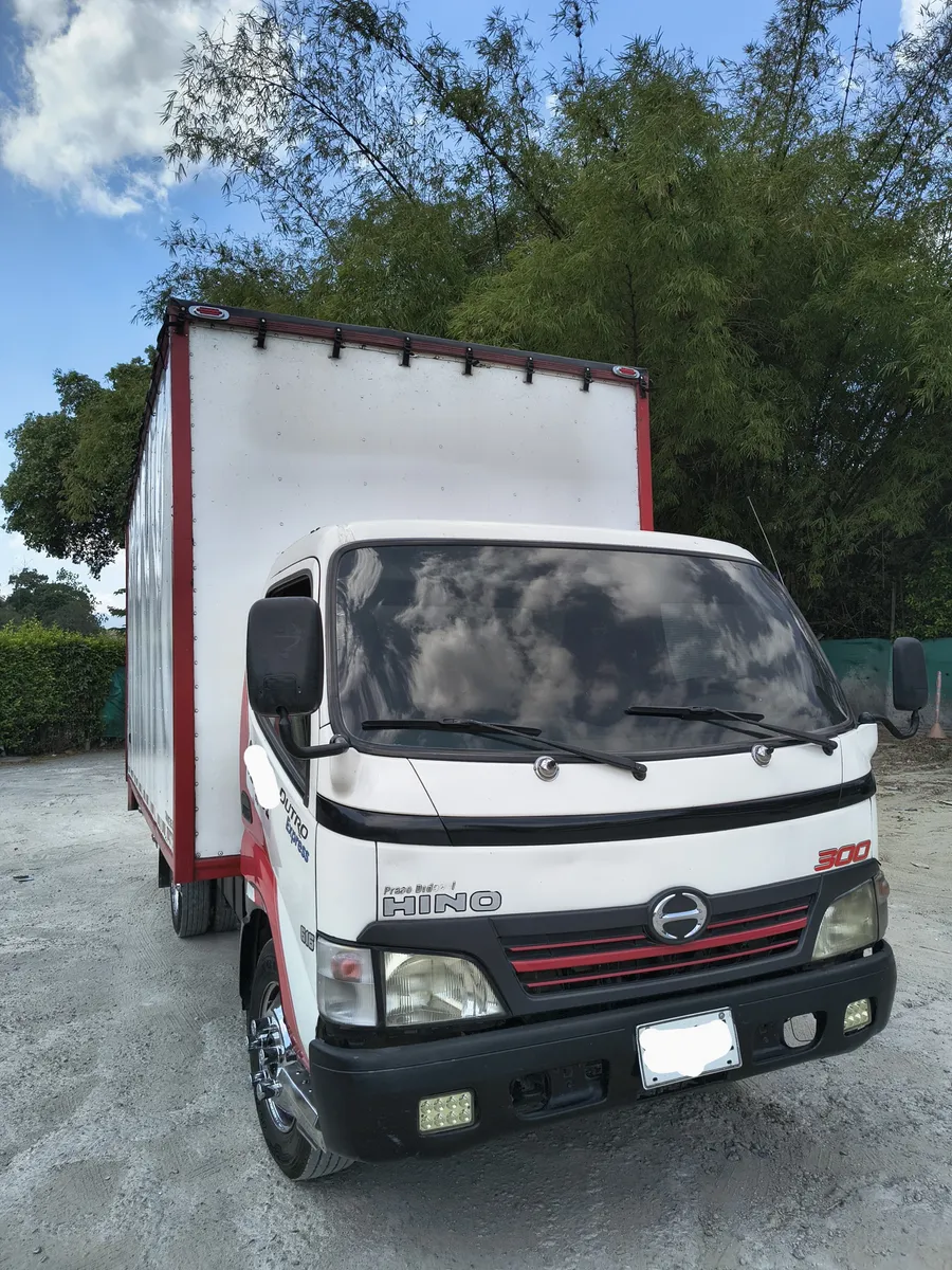 Hino 300 express 2012 Blanco Bucaramanga