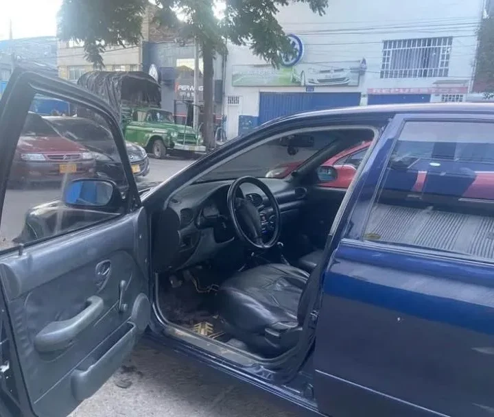 Hyundai Accent 1.3 Ls 4 p azul3