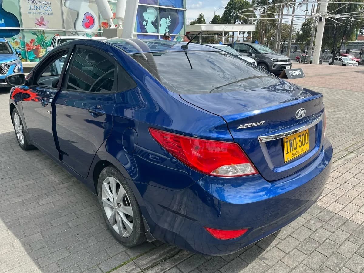 Hyundai Accent 1.6l 4 p 2016 Azul