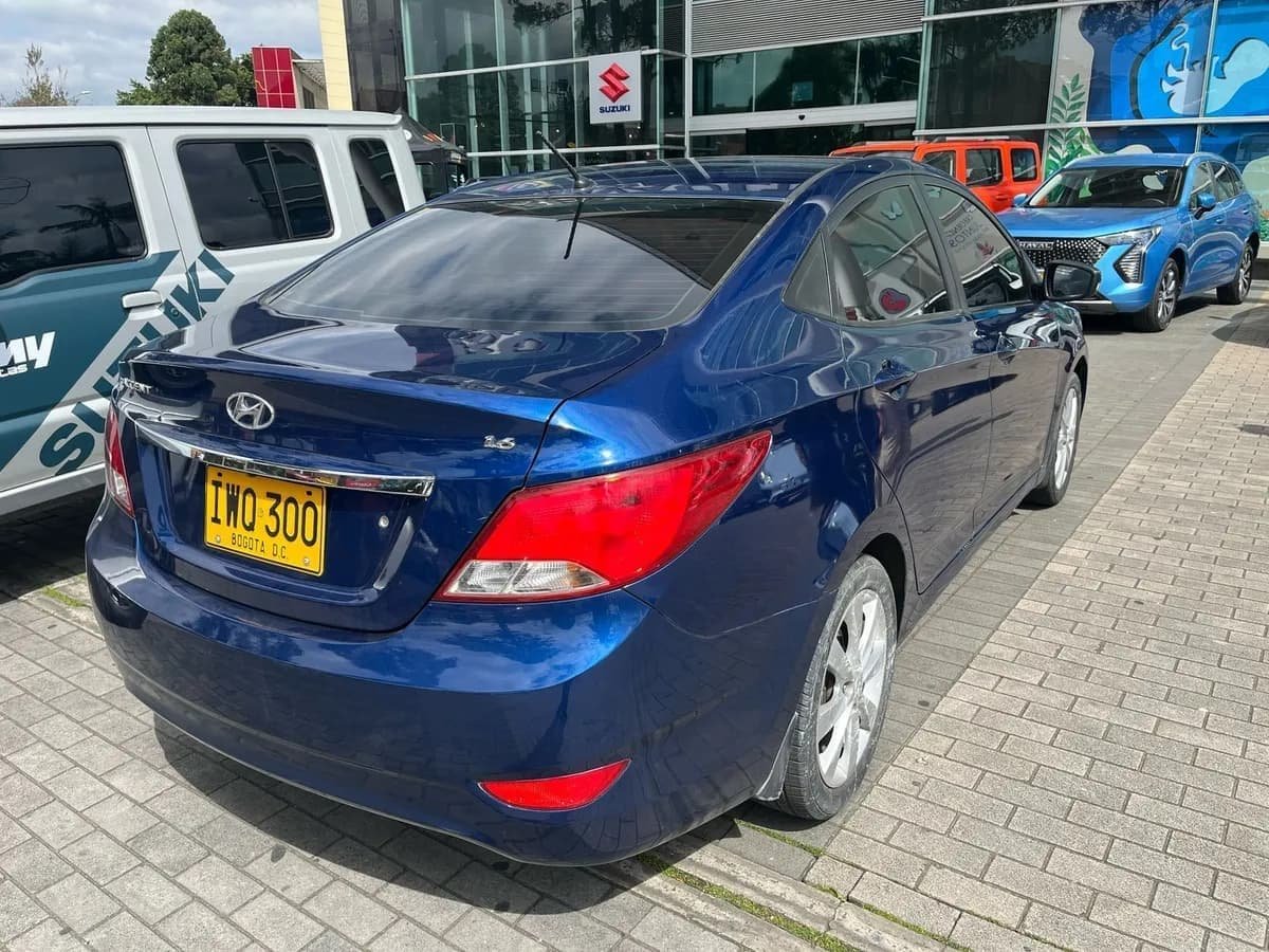 Hyundai Accent 1.6l 4 p 2016 Azul
