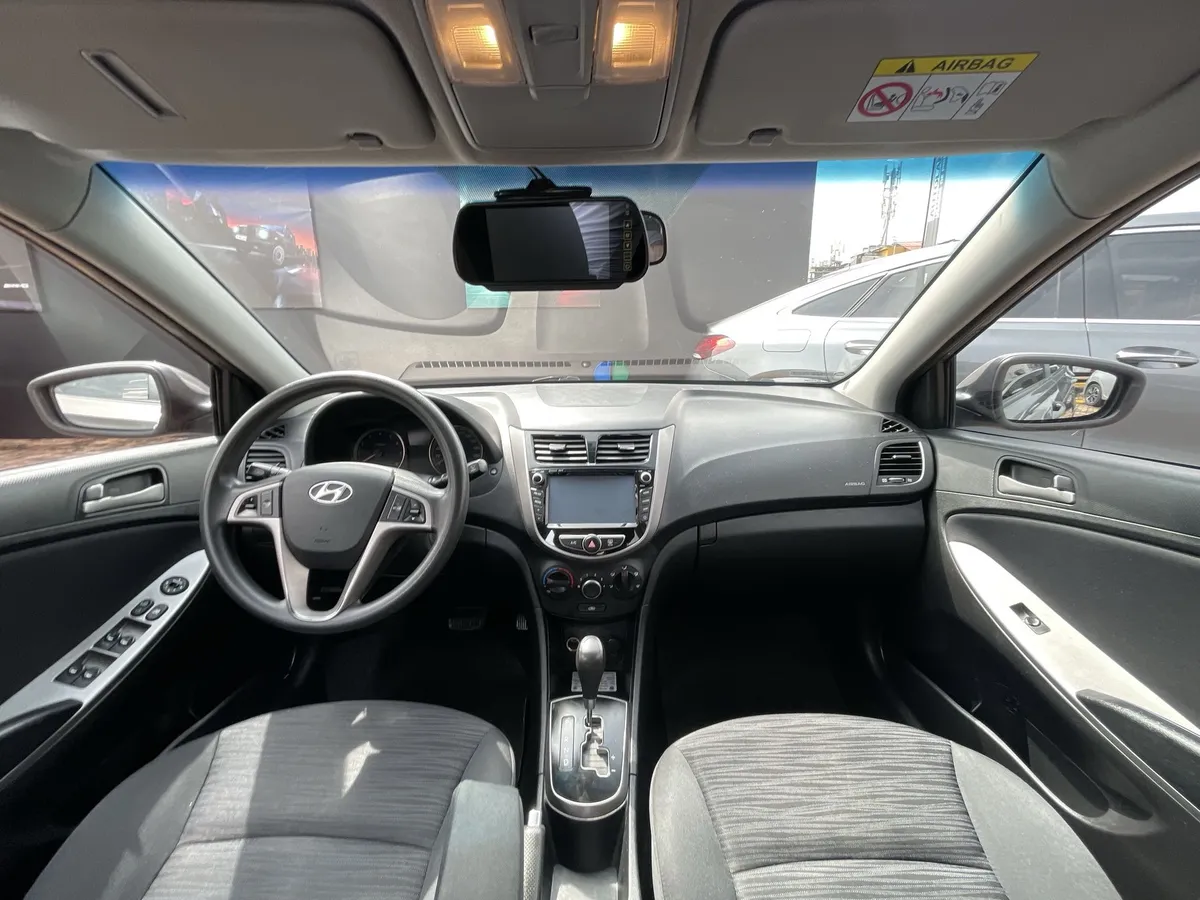 Hyundai Accent I25 Tp 1.6 2019 Marrón