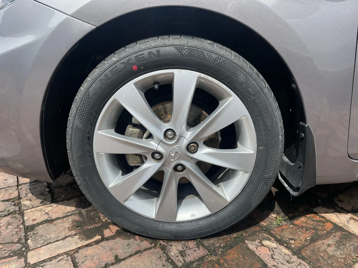 Hyundai Accent I25 Tp 1.6 2019 Marrón
