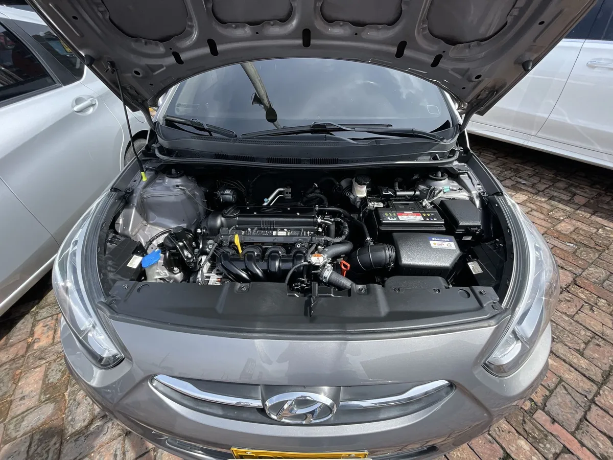 Hyundai Accent I25 Tp 1.6 2019 Marrón