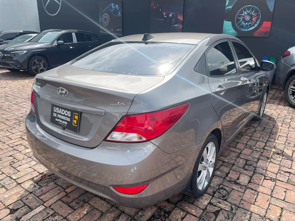 Hyundai Accent I25 Tp 1.6 2019 Marrón