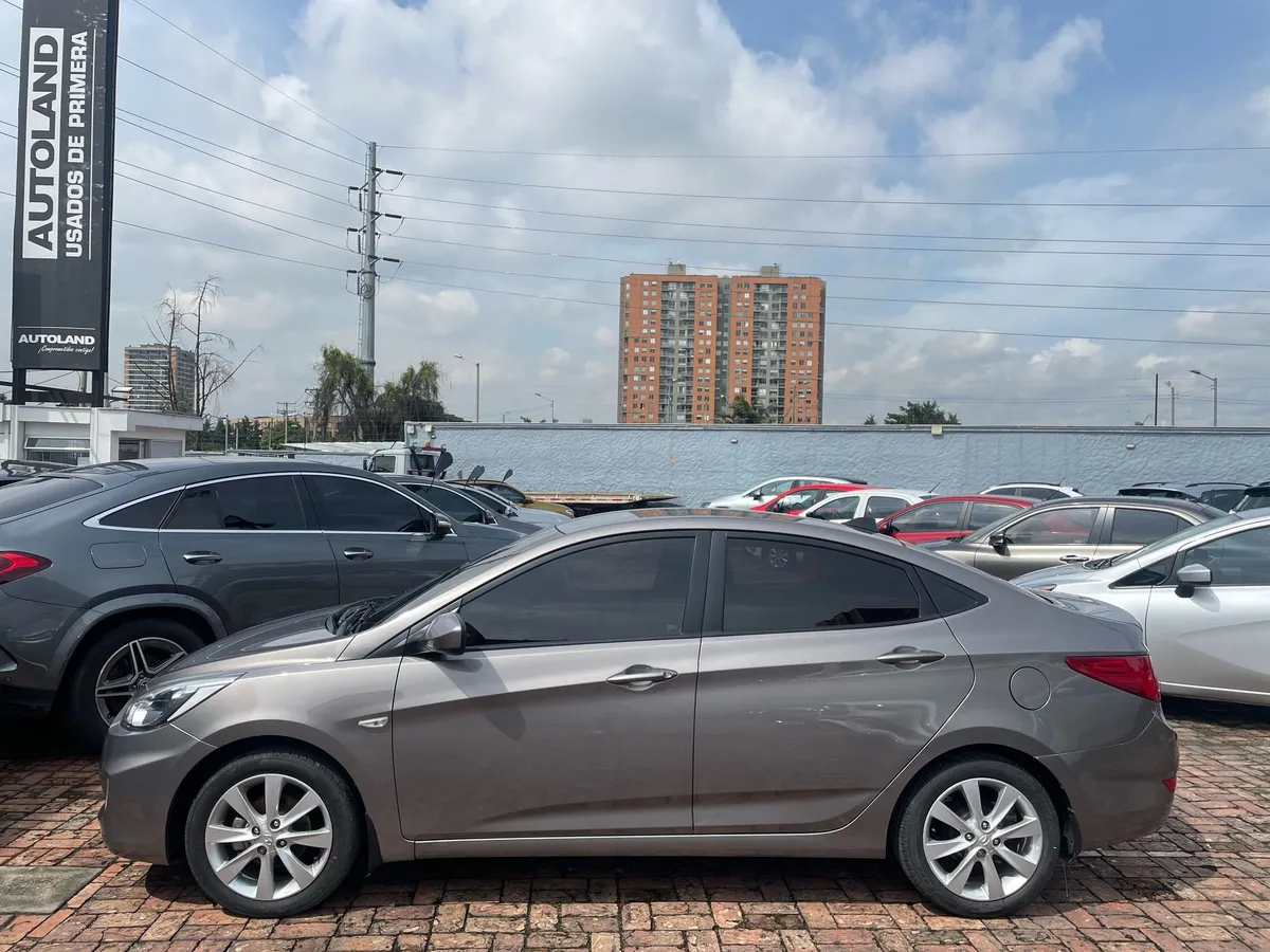 Hyundai Accent I25 Tp 1.6 2019 Marrón