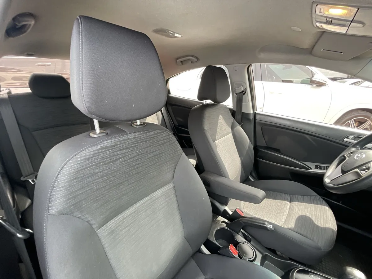 Hyundai Accent I25 Tp 1.6 2019 Marrón