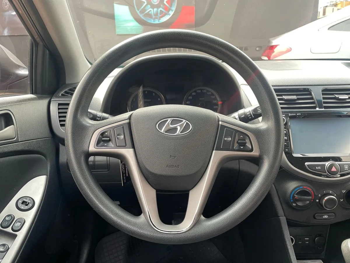 Hyundai Accent I25 Tp 1.6 2019 Marrón