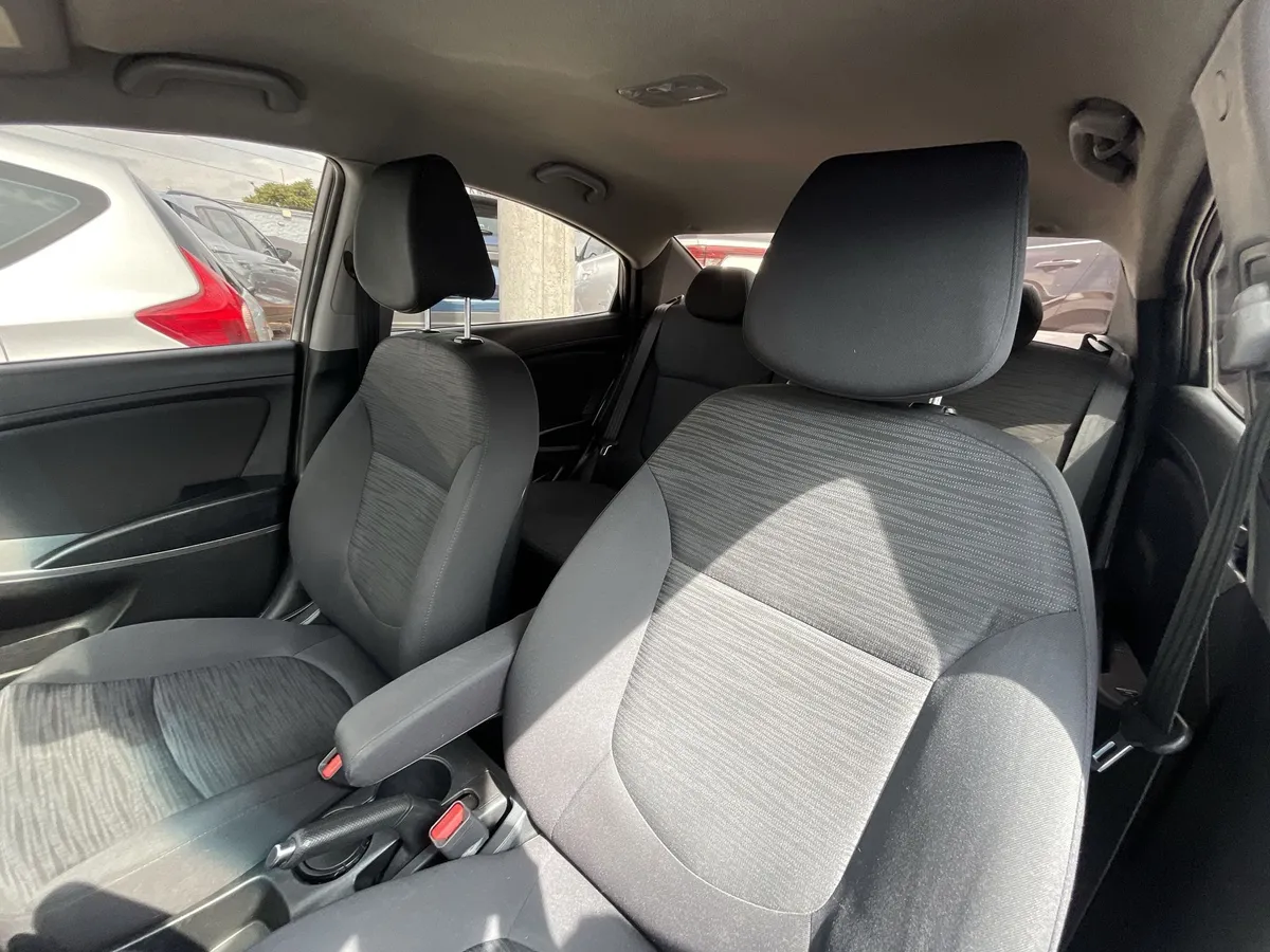 Hyundai Accent I25 Tp 1.6 2019 Marrón