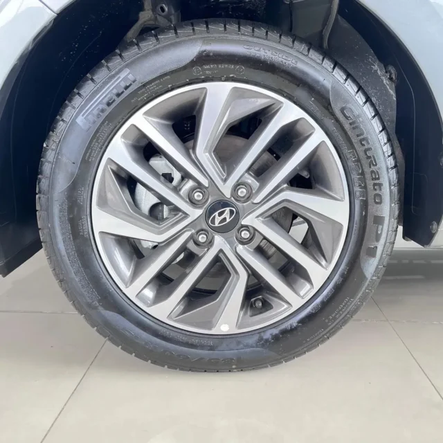 Hyundai HB20 2026 Gris Neiva