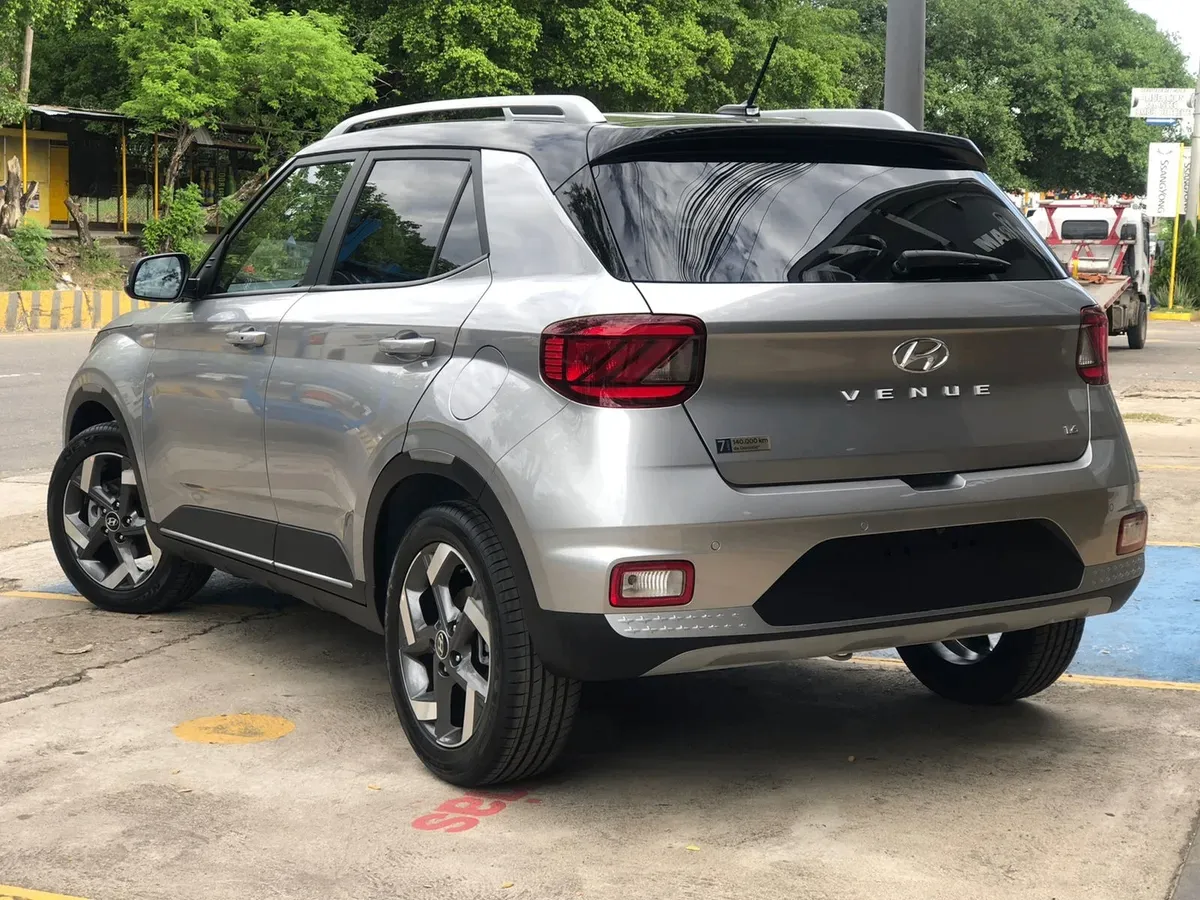 Hyundai Venue 2025 Plateado Neiva