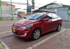 Hyundai i25 2012 Rojo Mosquera