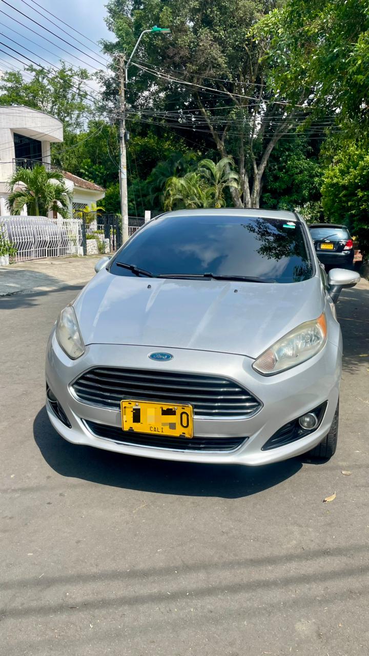Ford Fiesta Titanium 2015 Gris Cali