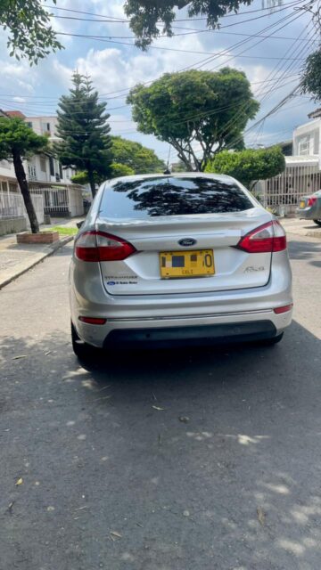 Ford Fiesta Titanium 2015 Gris Cali