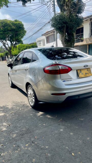 Ford Fiesta Titanium 2015 Gris Cali