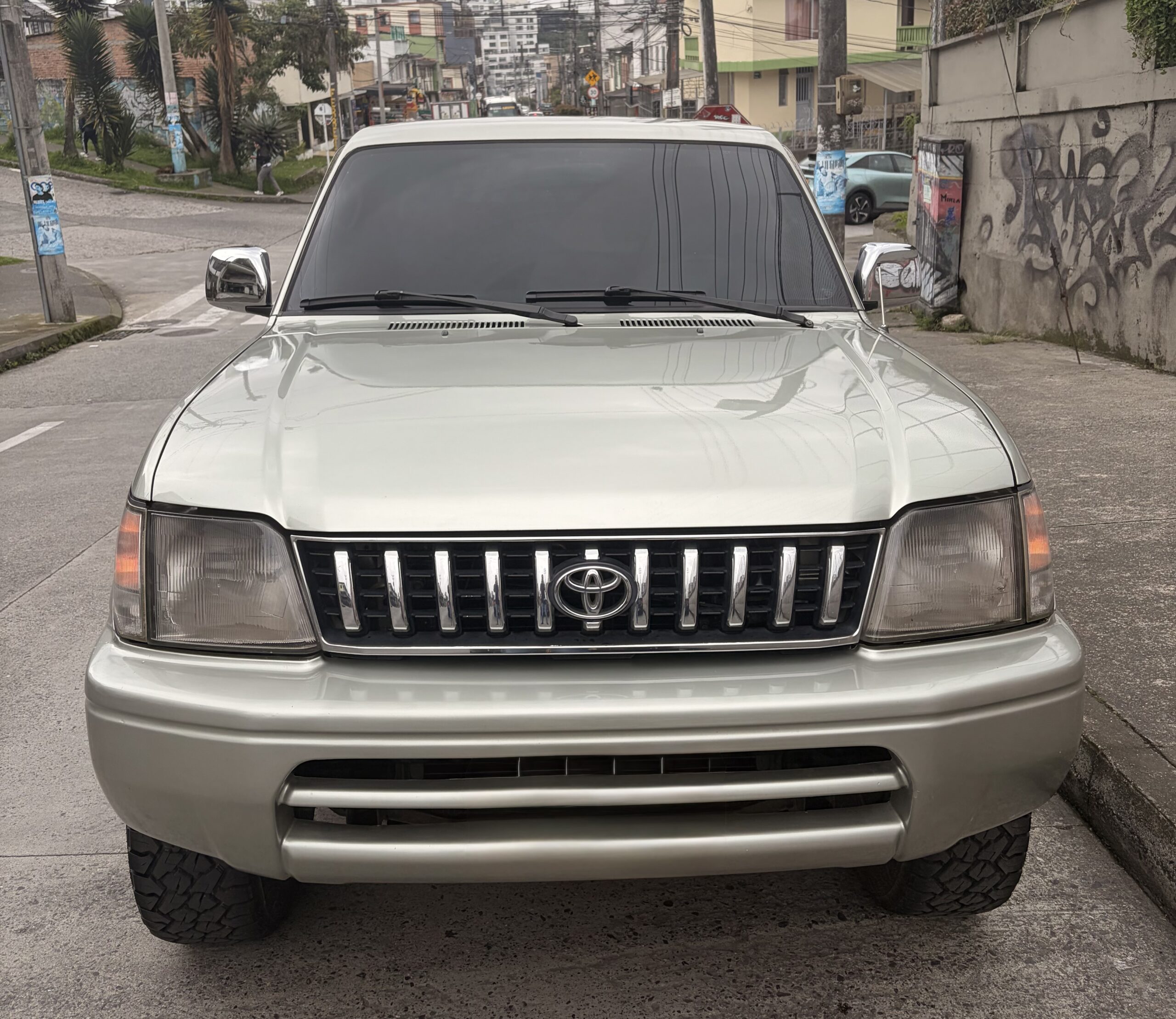 Toyota Prado Sumo 2004 Plateado Manizales