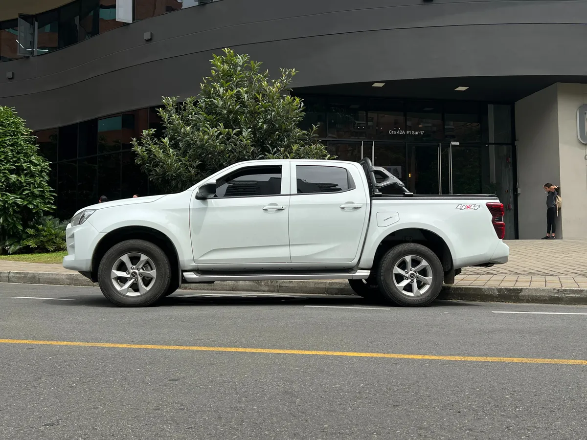 Isuzu Pickup Force 2025 Blanco Medellín