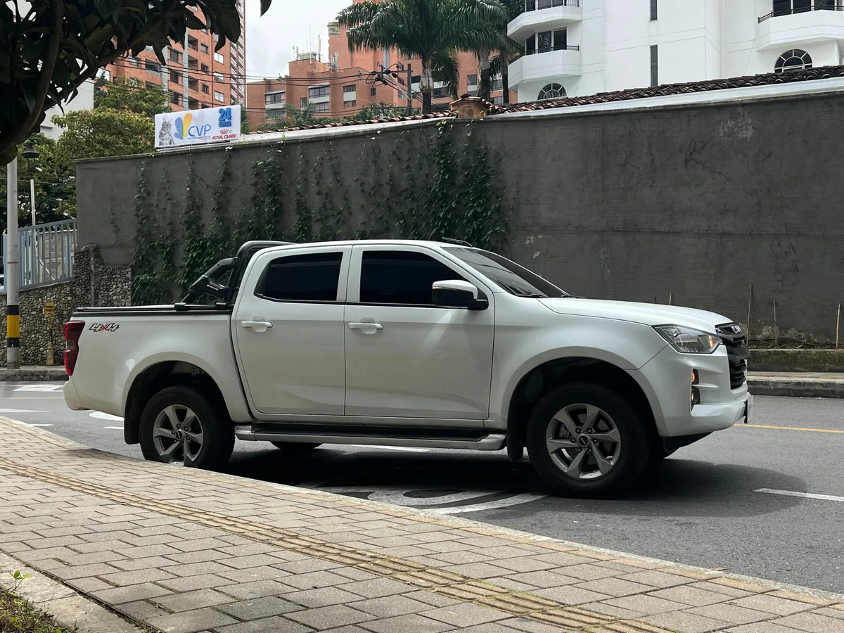 Isuzu Pickup Force 2025 Blanco Medellín