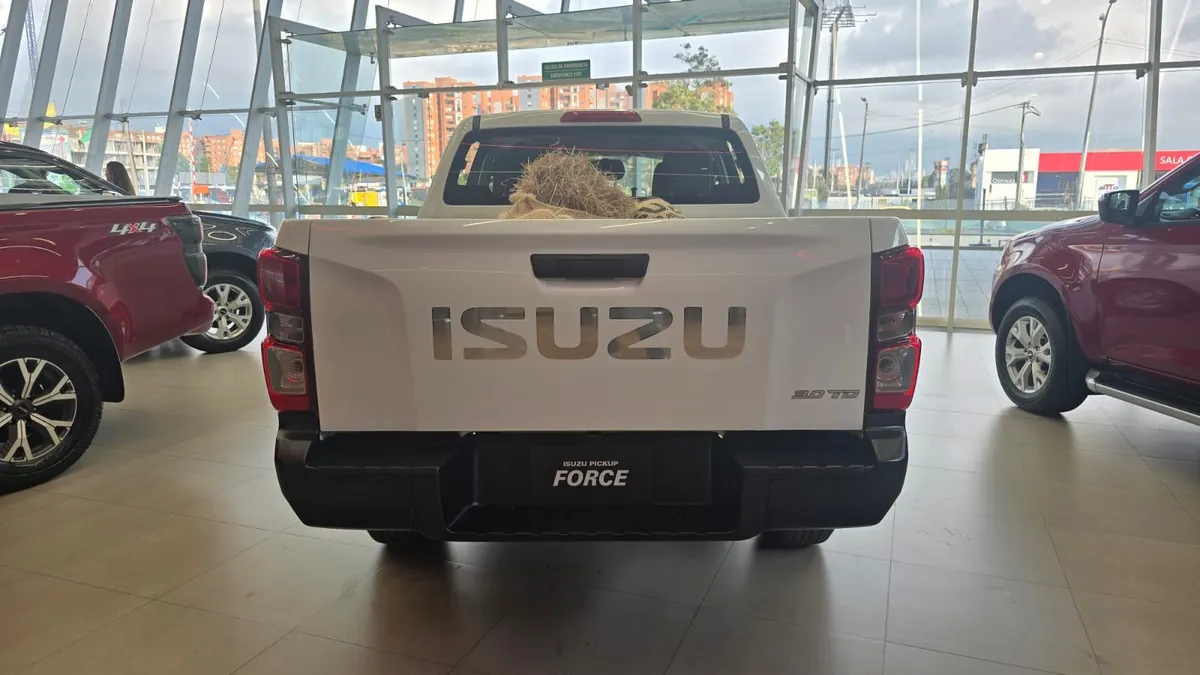 Isuzu Pickup Force 2025 Blanco Bogotá