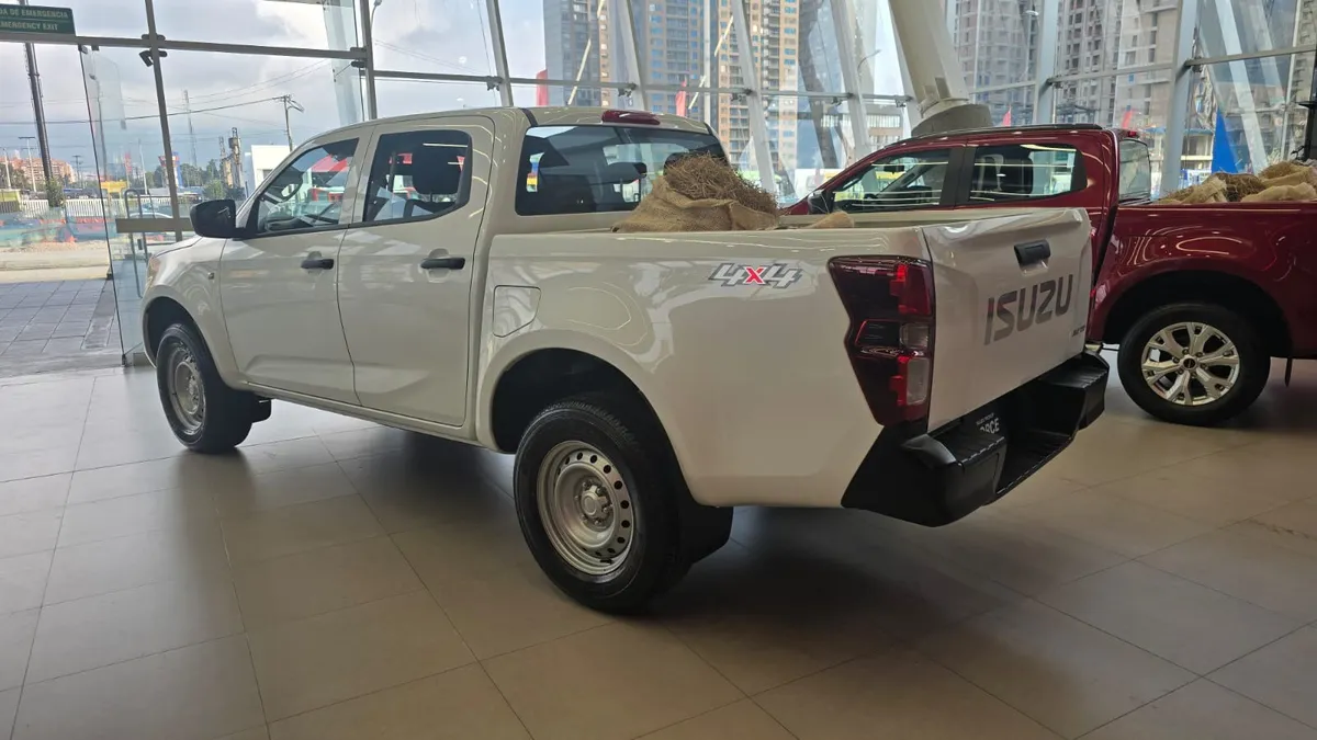 Isuzu Pickup Force 2025 Blanco Bogotá