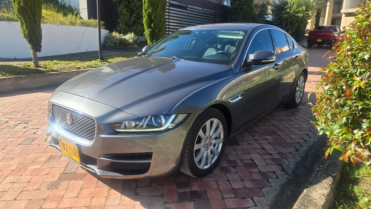 Jaguar XE 2016 Gris Tunja