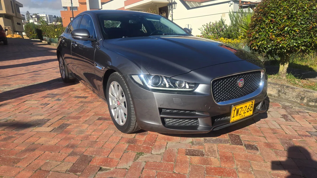 Jaguar XE 2016 Gris Tunja
