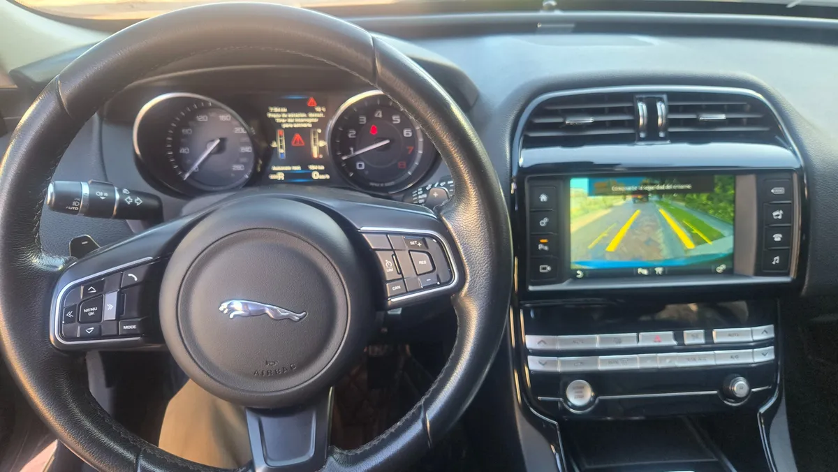 Jaguar XE 2016 Gris Tunja