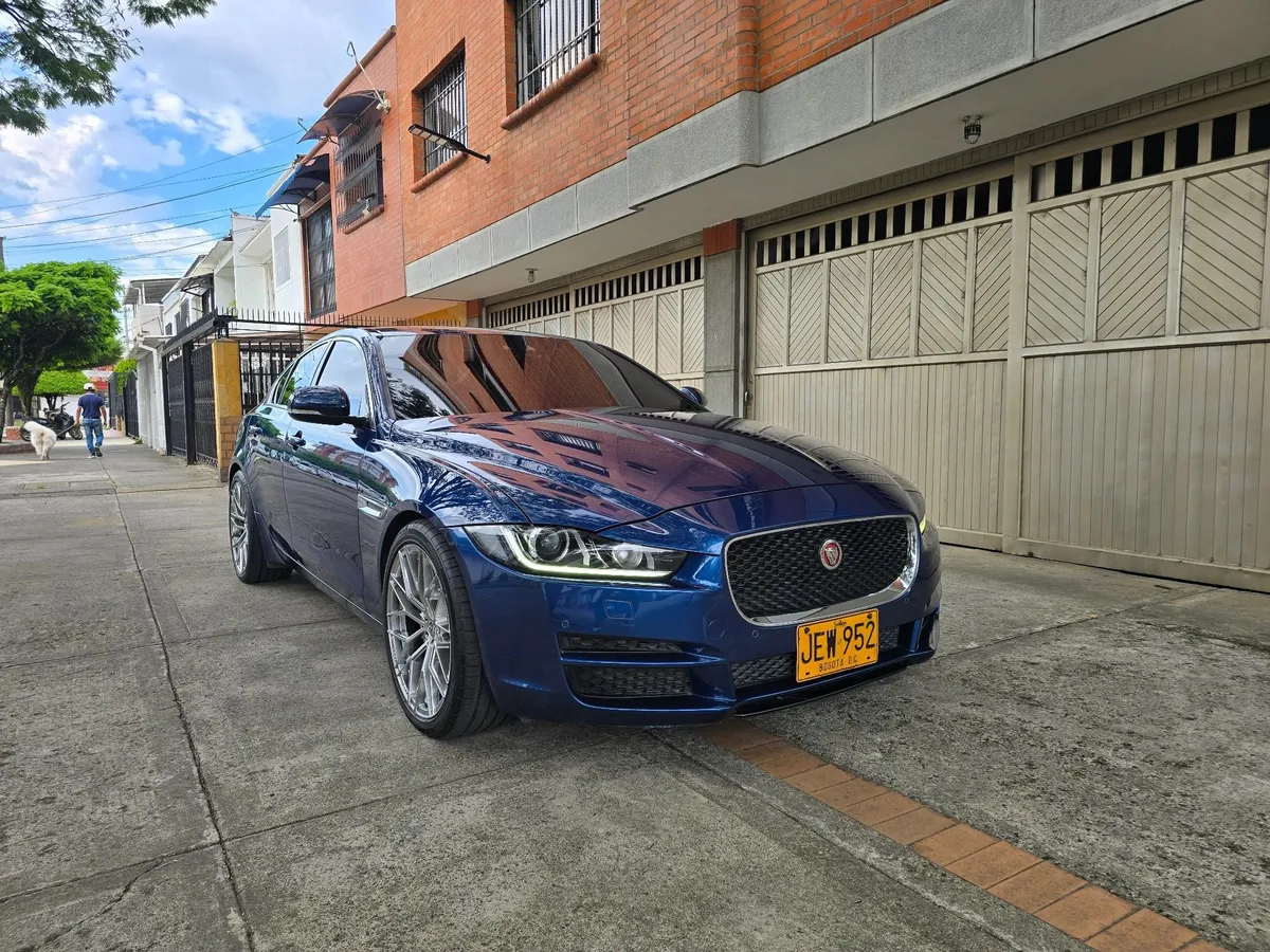 Jaguar XE 2016 Azul Cali