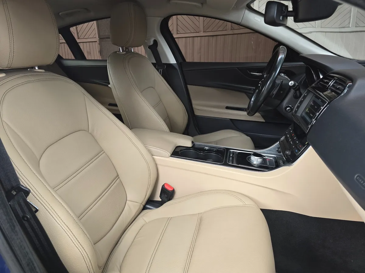 Jaguar XE 2016 Azul Cali