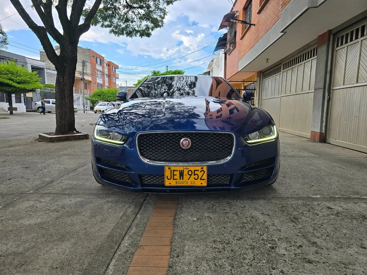 Jaguar XE 2016 Azul Cali