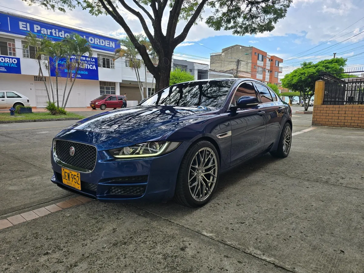 Jaguar XE 2016 Azul Cali