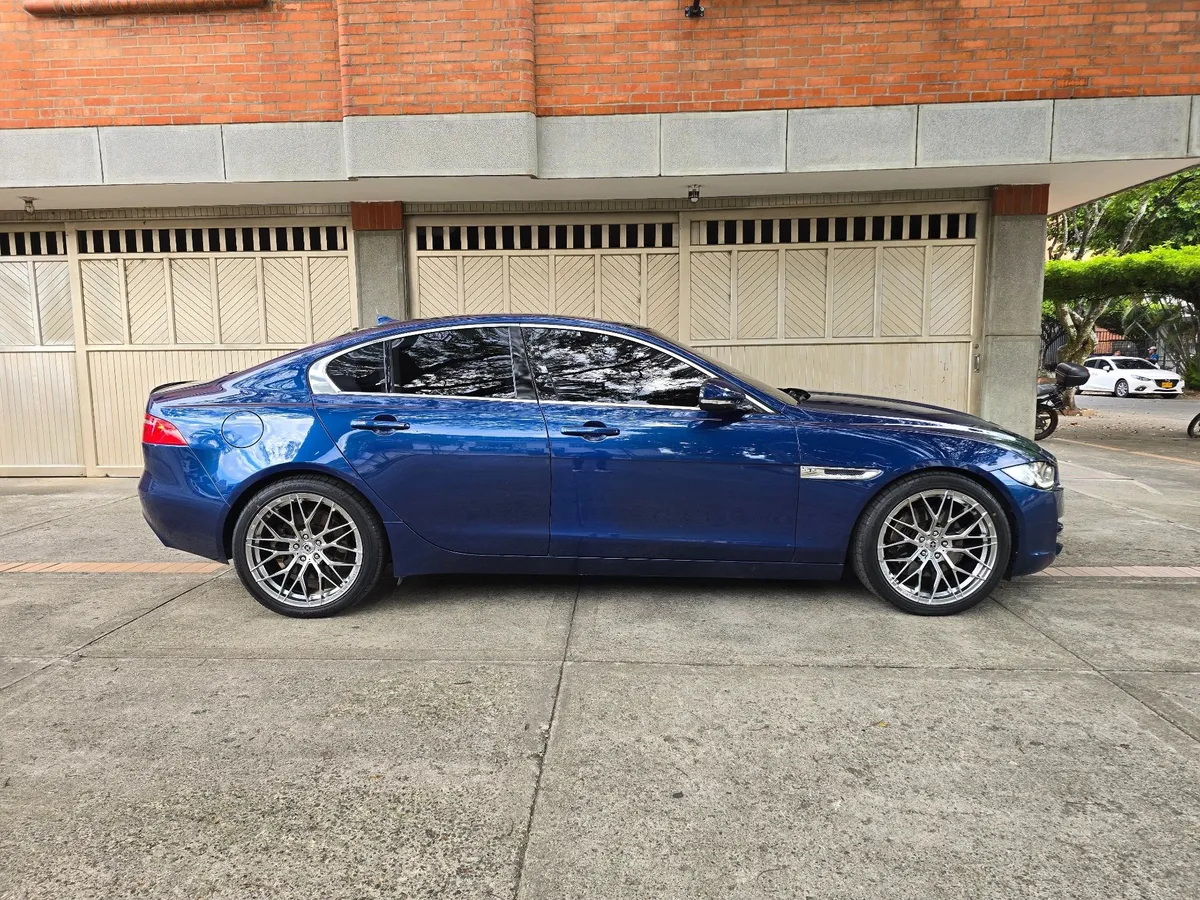 Jaguar XE 2016 Azul Cali