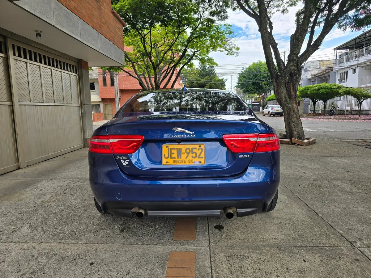 Jaguar XE 2016 Azul Cali