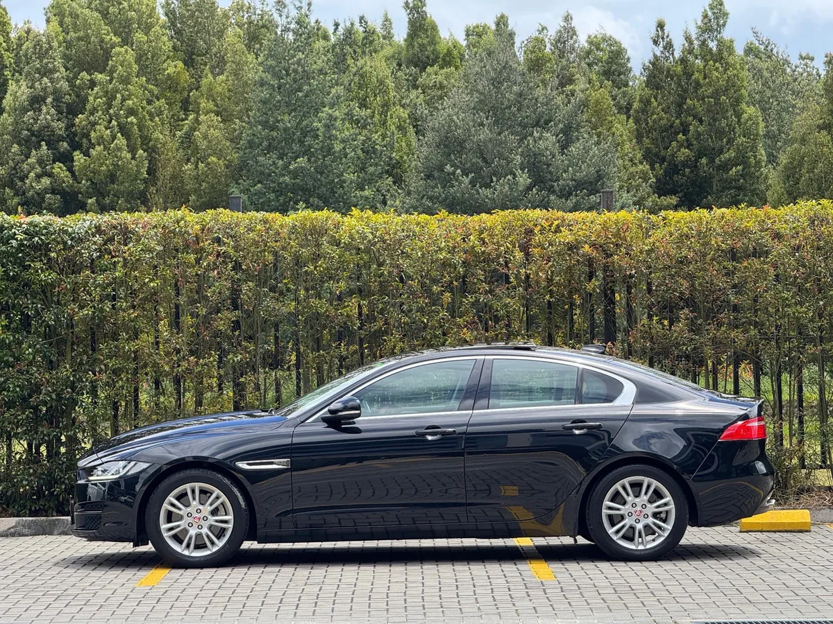 Jaguar XE 2017 Negro Chía