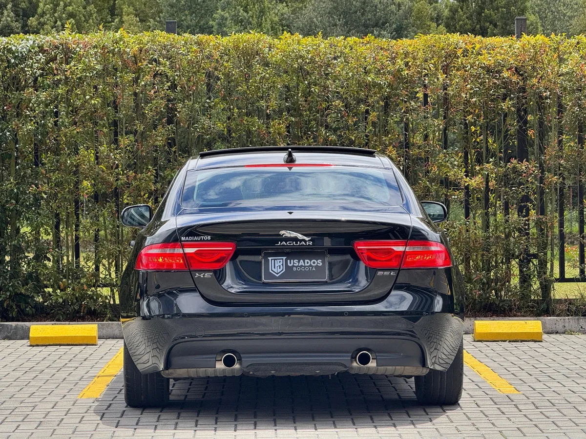 Jaguar XE 2017 Negro Chía