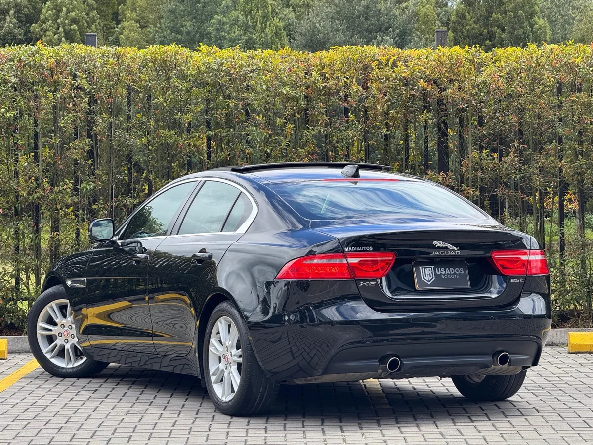 Jaguar XE 2017 Negro Chía