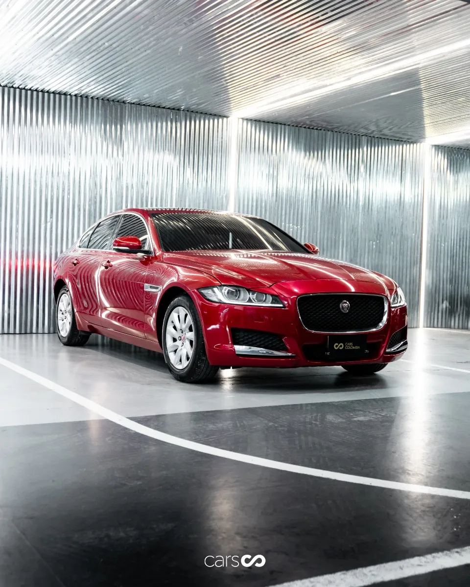 Jaguar XF 2018 Rojo Medellín