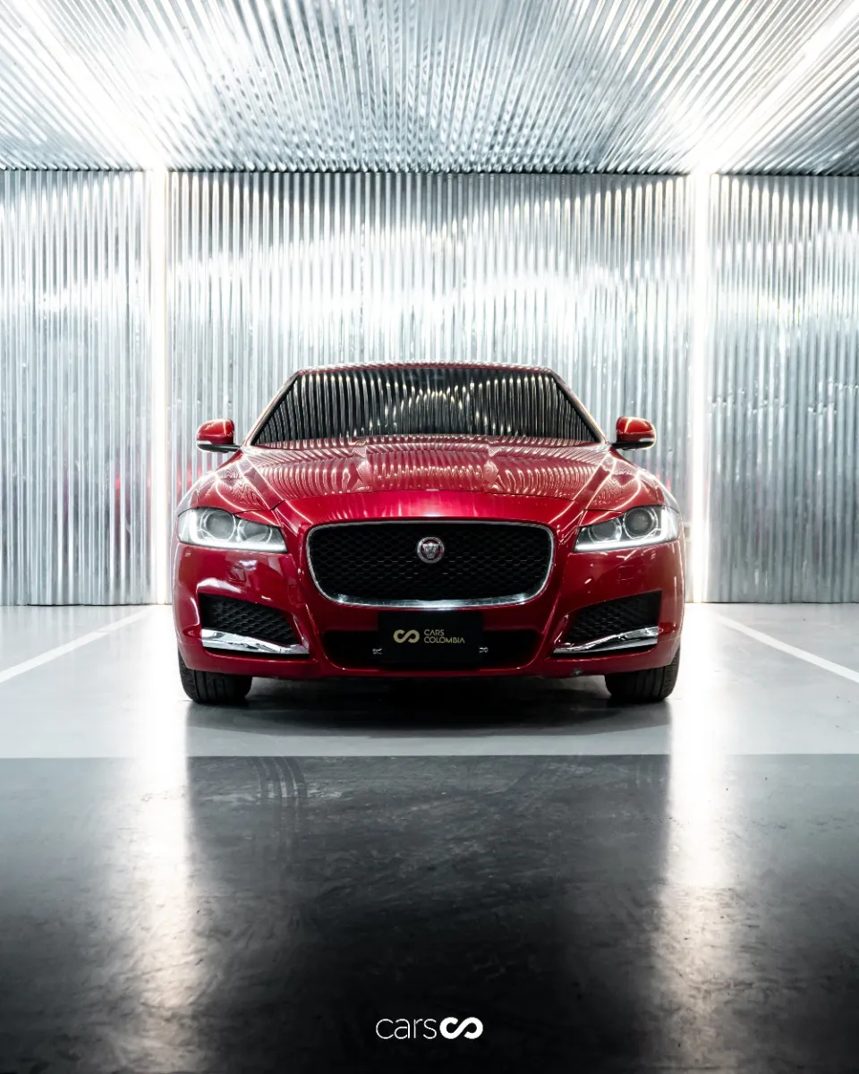 Jaguar XF 2018 Rojo Medellín