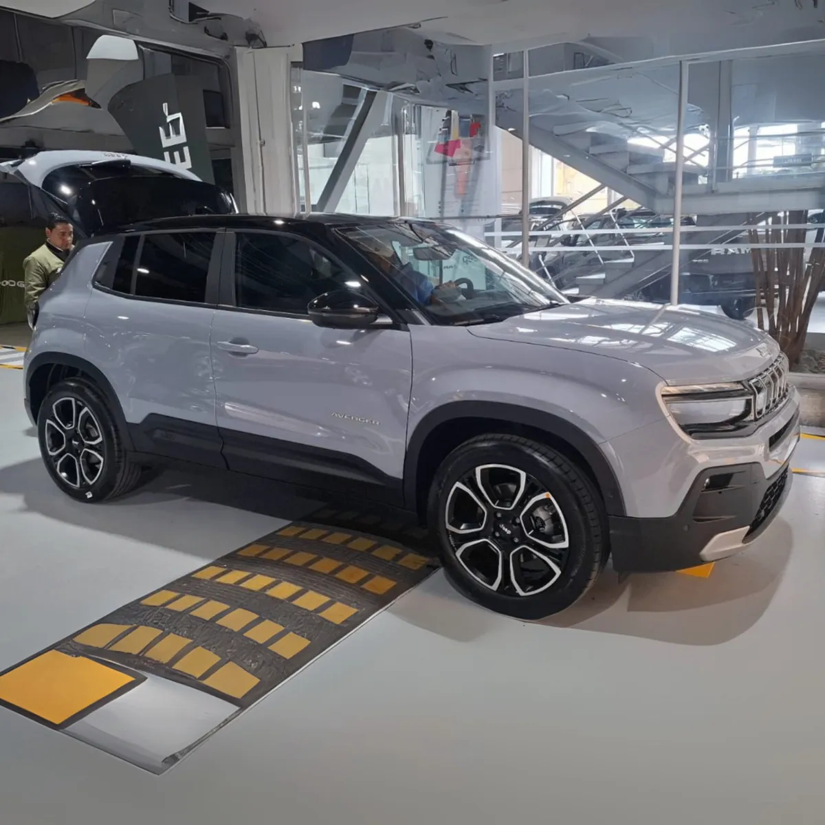 Jeep 2025 Gris Neiva