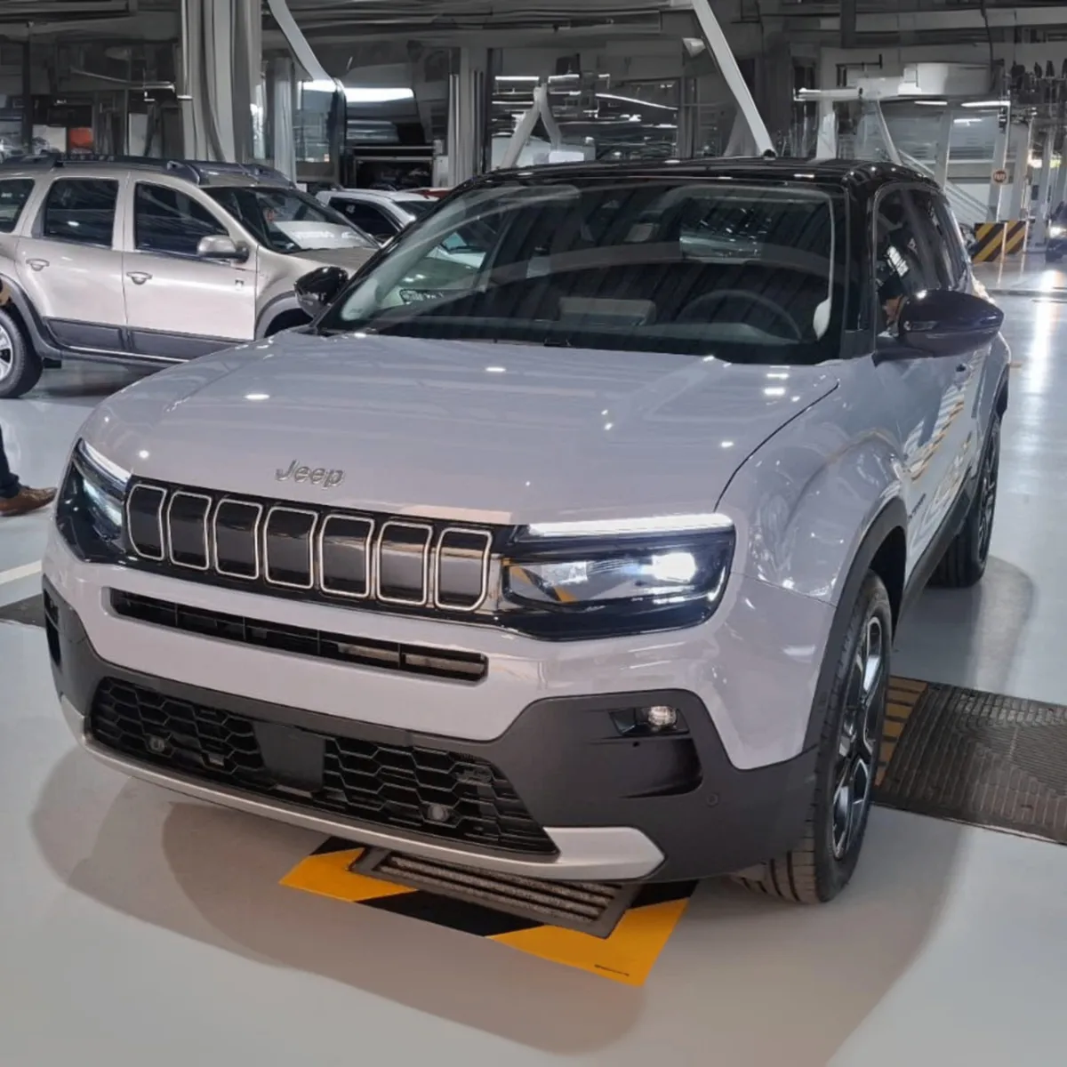 Jeep 2025 Gris Neiva