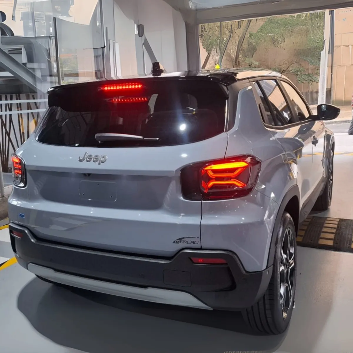 Jeep 2025 Gris Neiva