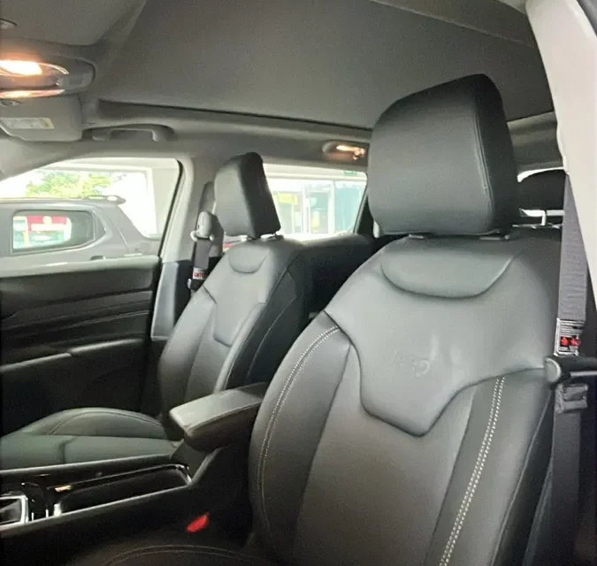 Jeep Compass 1.3T Longitude 2025 gris10