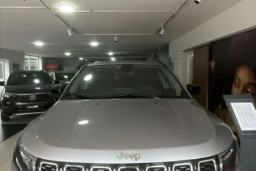 Jeep Compass 1.3T Longitude 2025 gris2