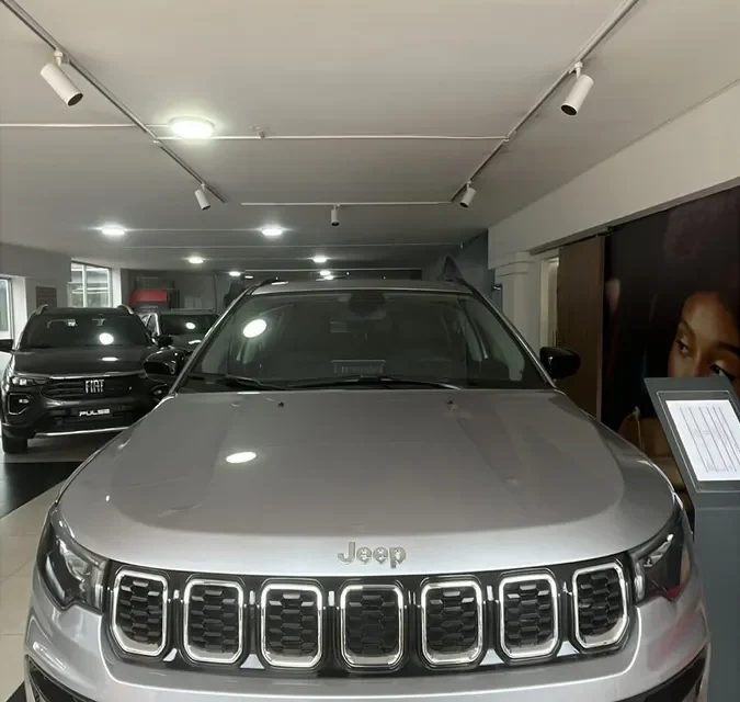 Jeep Compass 1.3T Longitude 2025 gris2