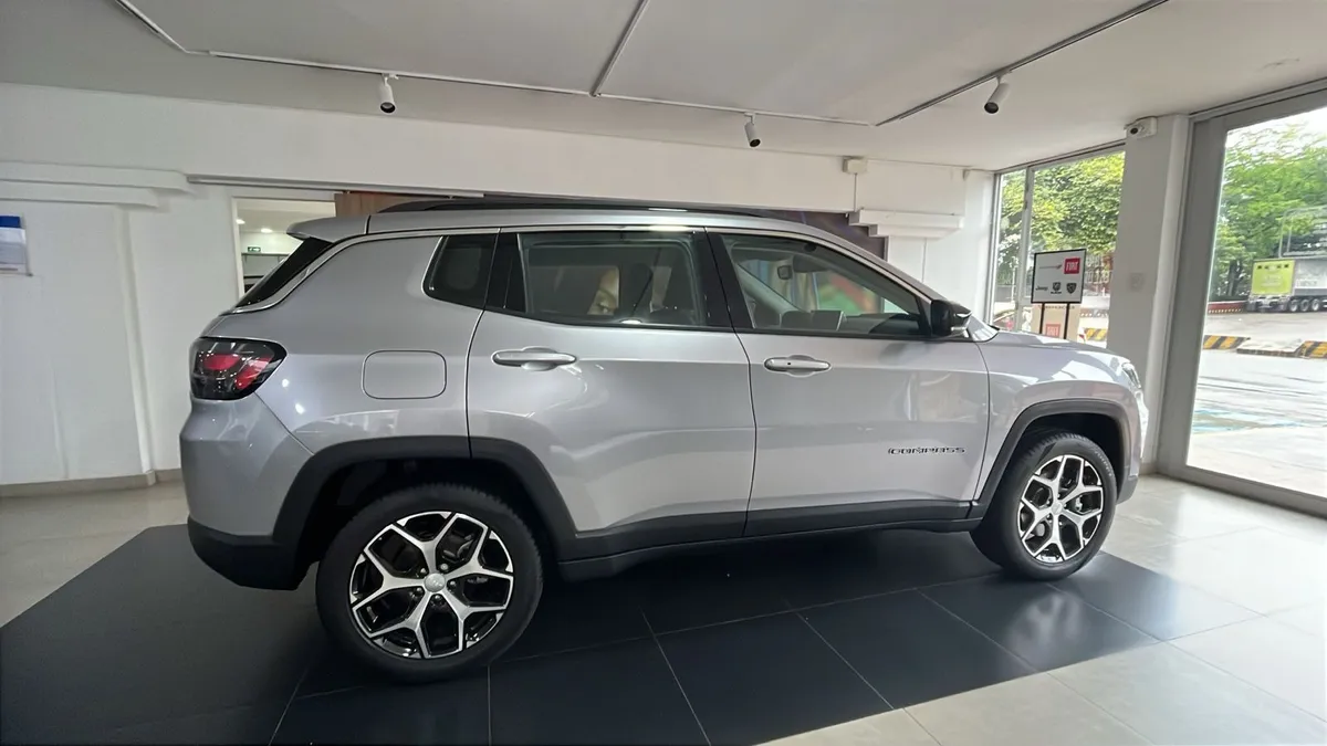 Jeep Compass 2025 Gris Neiva