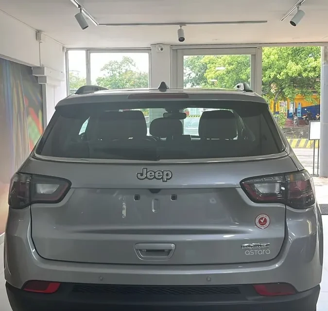 Jeep Compass 1.3T Longitude 2025 gris5