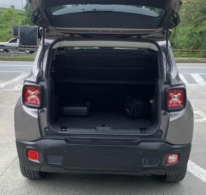 Jeep Renegade 1.8 Sport Plus 2019 Gris4