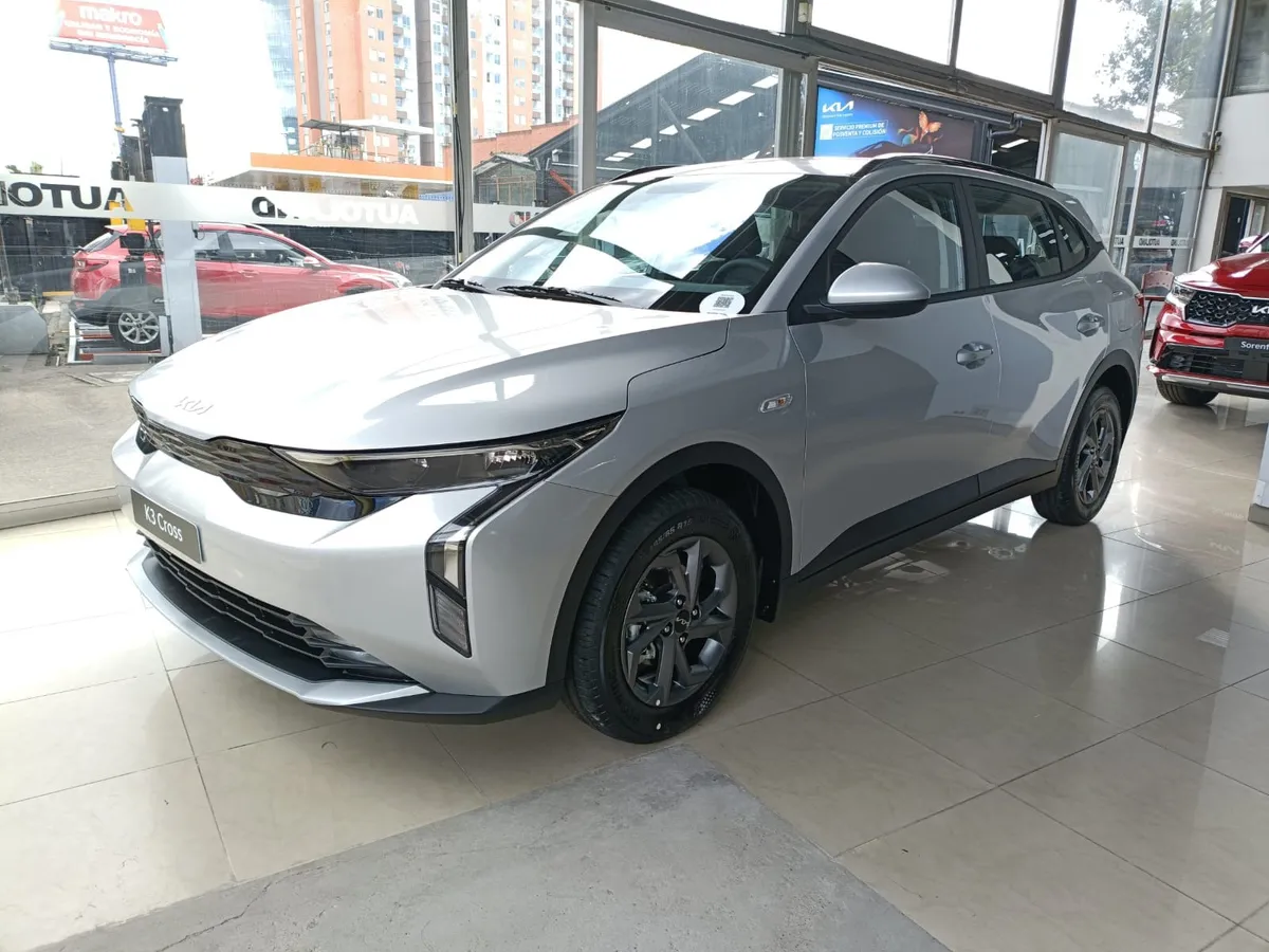Kia K3 Cross 2026 Gris Bogotá