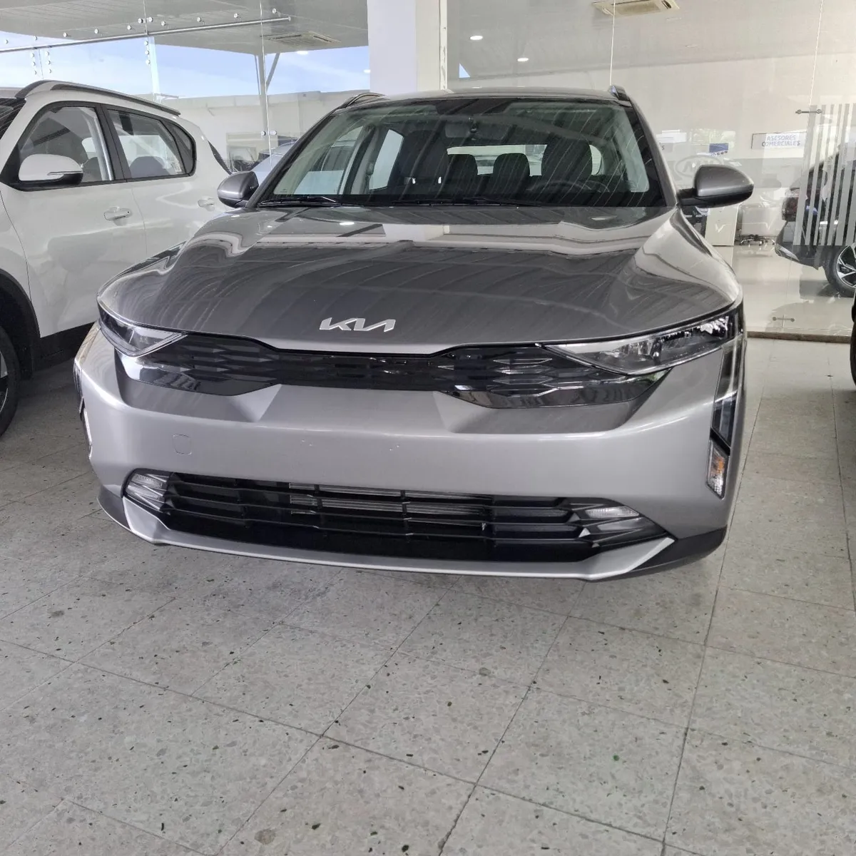 Kia K3 Cross 2026 Gris Bogotá