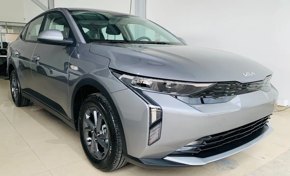 Kia K3 Vibrant 2026 Gris Bogotá