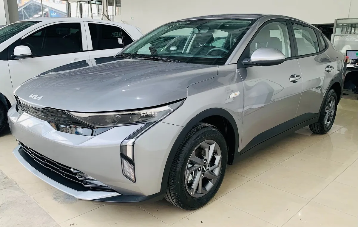 Kia K3 Vibrant 2026 Gris Bogotá